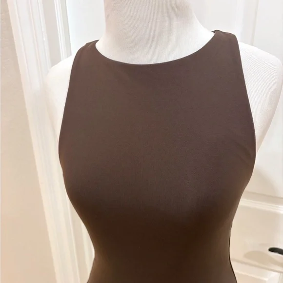 Aritzia Babaton Sleek Brown Sleeveless Bodysuit Medium - Picture 3 of 9